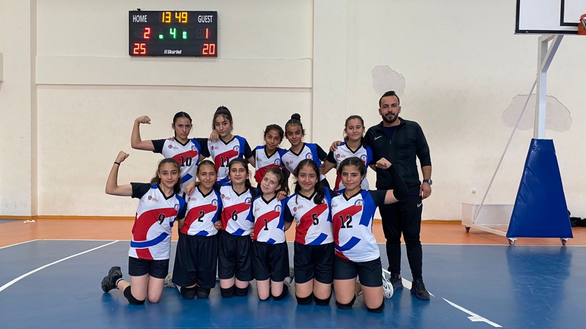 YILDIZ KIZ VOLEYBOL TAKIMIMIZDAN BİR BAŞARI DAHA